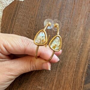 Kendra Scott Ivy hoop in Nude abalone